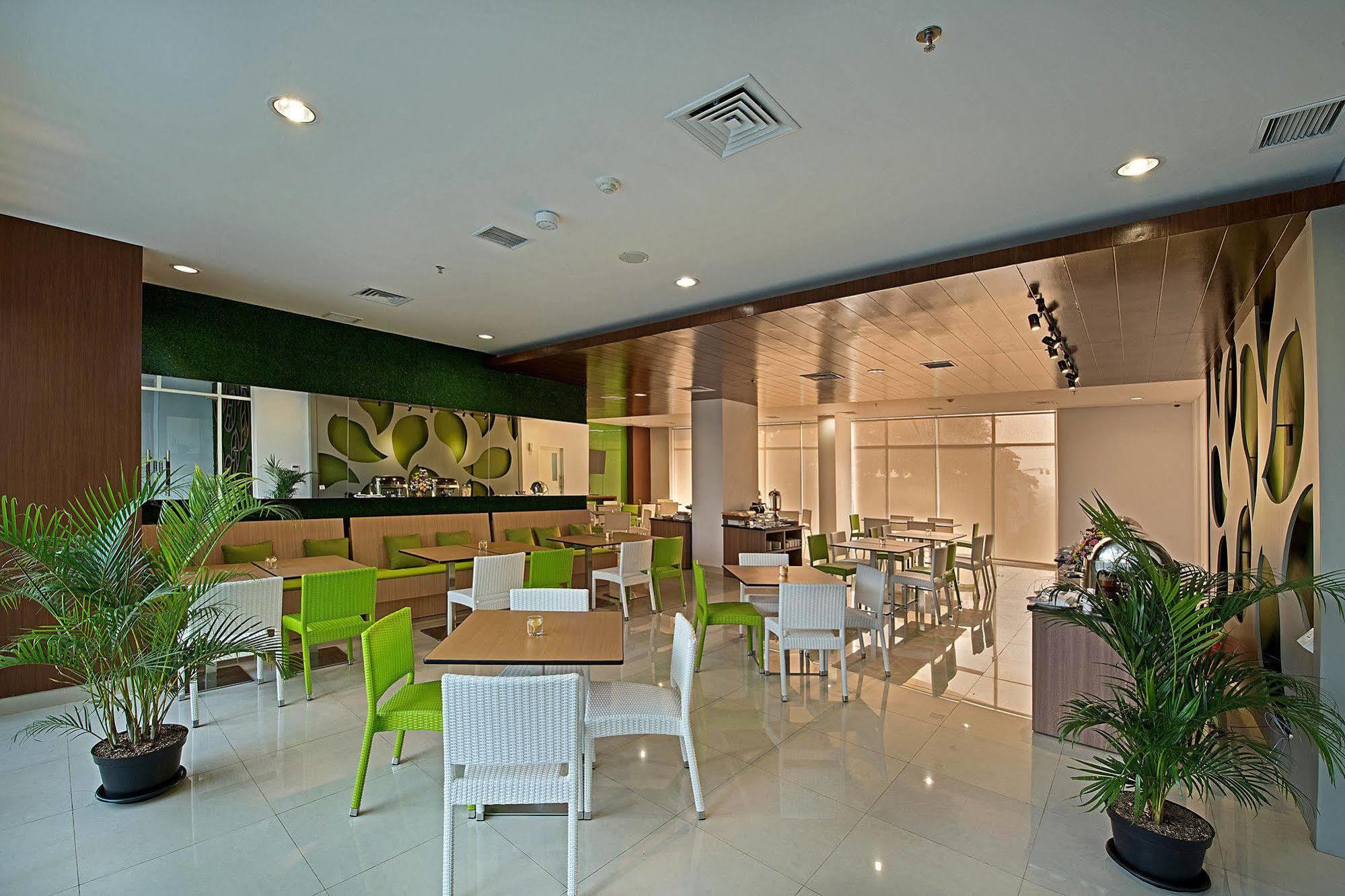 Whiz Prime Hotel Pajajaran Bogor Exteriér fotografie