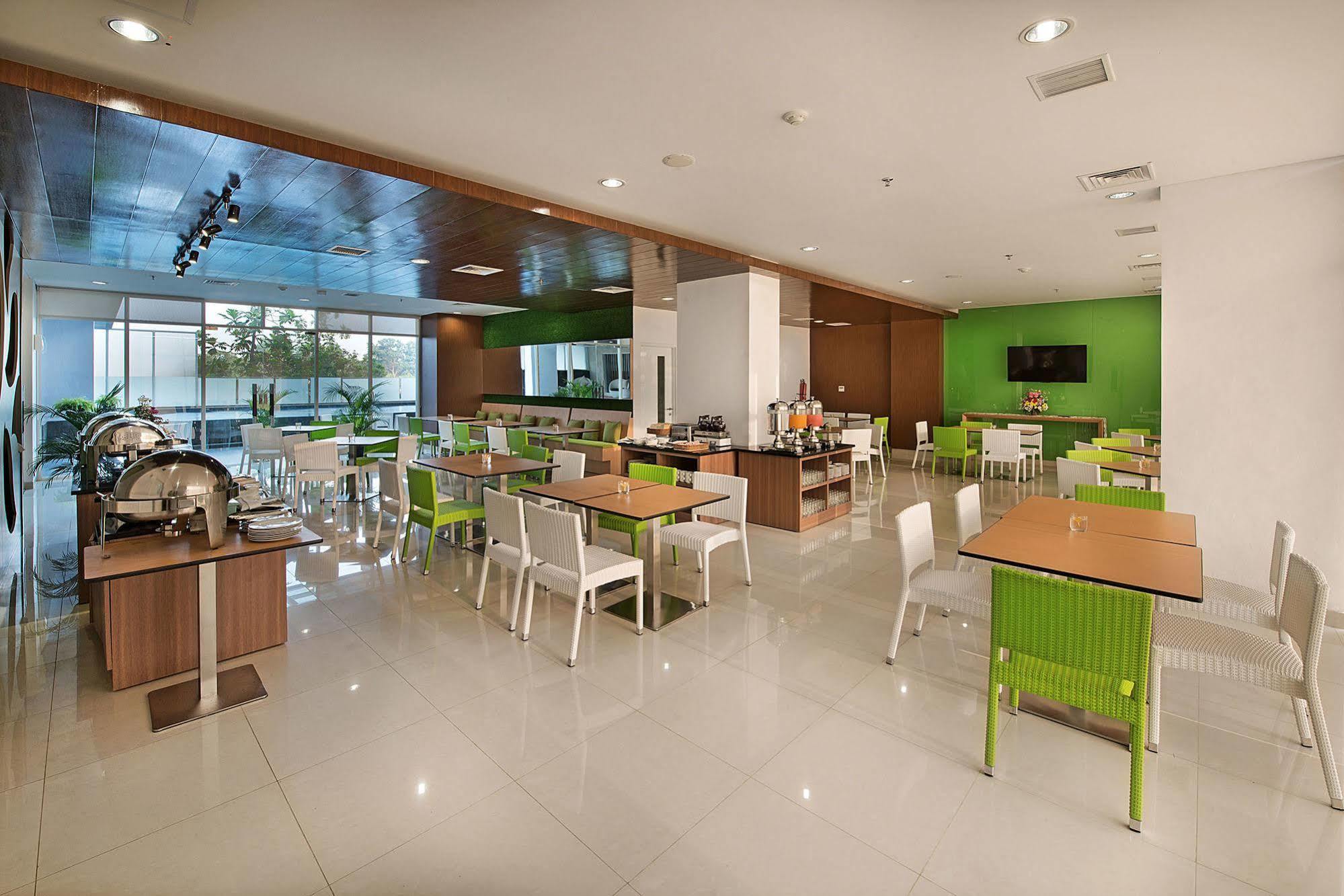 Whiz Prime Hotel Pajajaran Bogor Exteriér fotografie
